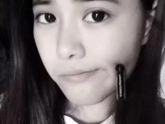 又现酒窝夹笔盖新技能 城里人是不让人活了！